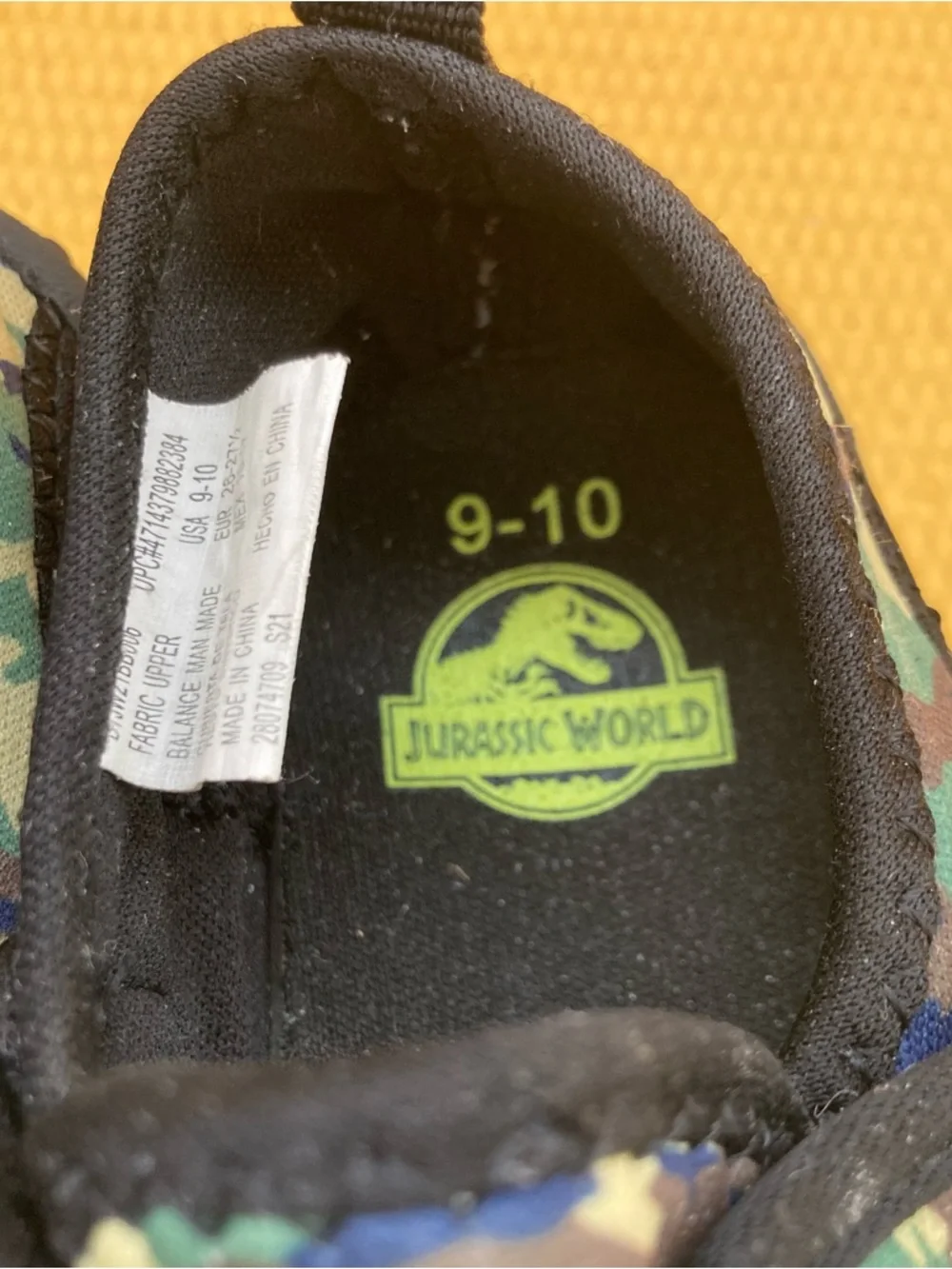 Jurassic Park sneakers water pool beach shoes boys size 9-10 measures 8
